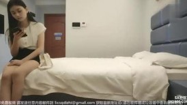 小马寻花约草齐逼短裤修长美腿外围小姐姐  镜头前深喉口交  扶细腰后入撞击