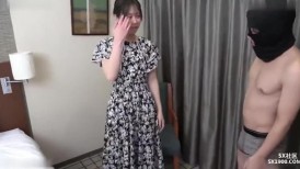 FC2 4339591 “我要生孩子了……”我人生中第一次对一个可爱的18岁女孩中出。身材超苗条、笑脸最萌的高职一年级学生。让男人着迷不放的微笑天使，共3次大射！