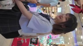 大神偷拍美女 超短jk制服美女..笑容甜美可爱弯腰屁股坐镜头 极品外围级黑色包臀裙黑丝美女白内