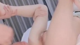 楚楚动人小仙女 校花级小嫩妹 诱人白嫩肌肤性感大长腿 被大鸡巴哥哥抬脚后入侧入 超级清纯的女孩子