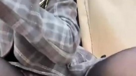 户外露出，安徽人妻劲爆力作，旁边人来人往，黑丝跳蛋玩喷水，超刺激超紧张