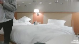 端庄气质的极品车模看了就想狠狠蹂躏 笔直白嫩娇躯勾人黑丝 口交呻吟
