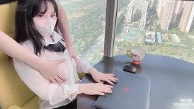 清纯女神〖樱空桃桃〗清纯秘书为升职加薪主动献身老板 落地窗前被爆操内射