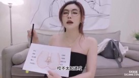 巨乳性教育老师开腿讲解生小孩和学生操作擦枪走火 妈妈回家差点抓包-费爵娜
