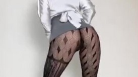 极品翘臀长腿网络女神【优优】最新定制，妖艳淫母的三套性感情趣内衣榨干你2