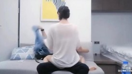 顶级温柔御姐 苗条精致身材白皙性感 这笔直大长腿看的口干舌燥 掰开欣赏爱抚，压上去用力抽插啪啪撞击耸动