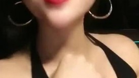 渣女来袭 步行街路边勾引个做轮胎生意的年轻小哥车震