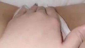 【极品反差婊】极品美人，奶子雪白且大，奶头粉嫩，十足骚货，被男友在椅子上一顿怼脸狂艹