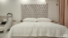 白色T恤牛仔裤御姐 好身材尽情展示高挑修长美腿翘臀 极品美景看的鸡巴硬邦邦，骑乘套弄啪啪多种姿势
