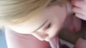60W粉丝网黄潮妹，露脸性爱私拍 在阳台做爱給大家看 楼下有爸妈带小孩超緊張