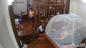 黑客破解家庭网络摄像头偷拍 官二代小胖泡妞请吃寿司吃完上床啪啪啪