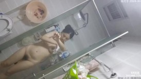 高颜值气质美女和另 两个妇人洗澡什么关系自行判断高清无水印原版