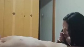 下雨外卖不好送，哥哥又来扶贫了，大屌遇上饥渴熟女，口硬就开干！
