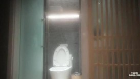 偷拍良家少妇SPA 逼毛光光 大胸肥鲍 全身精油涂抹 私密保养. 手法高超受不了直接无套内射 很是满足1