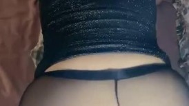 顶级肥臀尤物小少妇，约炮激情大战！黑丝大屁股扭动，第一视角后入，大屁股很Q弹