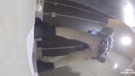 四月最新流出厕拍大神找到一份给KTV送酒的工作 趁此机会潜入女厕偷拍小姐尿尿