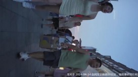 大神偷拍 超短吊带紧身连衣裙骚货逛街..性感蕾丝边窄内