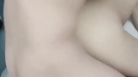 贫乳小少妇吃鸡啪啪 慢点鸡吧太大了 啊啊好舒服 在家被大弯吊小哥哥多姿势无套输出 操的骚逼流白浆