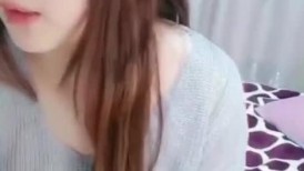 漂亮美眉 你太慢了 在家和男友啪啪 哥们不给力 上位骑乘只能自己卖力抽插 貌似不满足假鸡吧紫薇