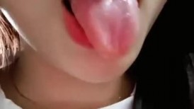 超有激情的小夫妻全程露脸大秀啪啪，69口交大鸡巴舔逼，边亲边草无套抽插，浪叫呻吟样子好骚，射她脸上吞精
