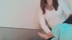 重庆街头足浴店，巧遇神似迪丽热巴女子，没有大活，92也舒服，奶子好大，吃得豪爽！