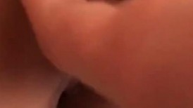 【极品反差婊】超有气质与味道的美人 粉嫩逼逼 扣呀扣，水声潺潺清脆悦耳，太骚了！