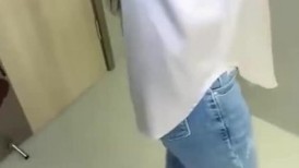 【河南真实乱伦事件】真狗堂兄用零花钱骗到表妹户外公共厕所开苞破处，猪狗不如