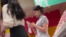卧槽 两个极品妹子！4月最新！超清4K，这是今年以来大神裙底偷拍到的质量最高的两个女神，一箭双雕CD
