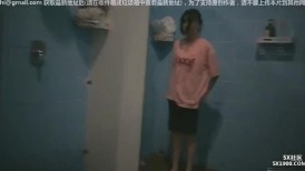 室内游泳馆更衣间内部员工偷拍多位美女沐浴更衣