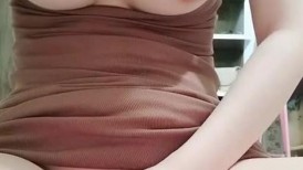奶子很正的小少妇在家偷偷的自慰勾引小哥啪啪，有露脸深喉口交大鸡巴，让小哥舔逼无套抽插，后入爆草好骚啊
