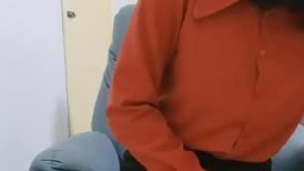 特别大阴唇蝴蝶B小少妇，白皙皮肤极品美臀，沙发上道具骑乘，深插到底，摆弄大肥臀，猛捅小骚逼