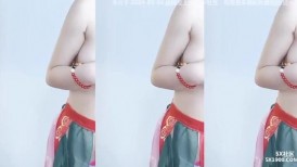 万元定制斗鱼有舞蹈功底的极品混血女神TTUU三联屏5种风格，劲曲裸舞节奏感十足，乳夹跳蛋呻吟声极限挑逗
