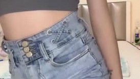 嫩嫩美少女，居家男友操逼，一天不操浑身难受，跳蛋震小穴，翘起屁股求操，怼入紧致嫩穴爆操