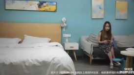漂亮美女 哦靠你的毛真多我第一次看到 让我研究研究 舒不舒服 身材苗条骚逼舔的受不了