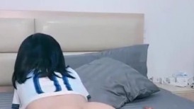 漂亮青春大眼美眉吃鸡啪啪 刚跟男友分手 身材苗条 鲍鱼粉嫩 上位骑乘很舒坦 被大哥无套输出操出白浆