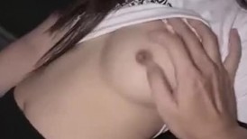 高颜值露脸！零零后台湾人气模特「艾希」OF性爱私拍 粉丝接机在车里就调起情来玩起车震