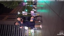 大神晚上步行街尾随偷拍 情趣暴露癖骚货性感骚丁皮短裙屁股蛋露外面