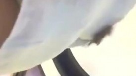 商城跟随偷窥跟闺蜜逛街的漂亮小姐姐 身材苗条细长腿 小内内小屁屁晃不停