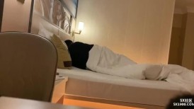 纹身哥深夜回家强操已经睡觉的极品女友各种姿势啪啪
