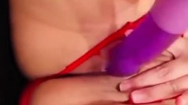 骚妈在儿子面前自慰勾引儿子还不让操，睡着后被儿子强行插入