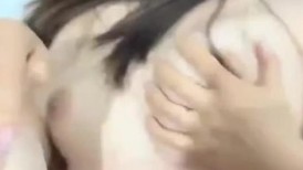 大奶美眉 想不想被插 插哪里 操骚逼 骚逼舒服吗 妹子身材不错大奶翘臀 被无套狂怼奶子哗哗 颜射