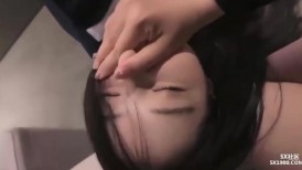 【极品反差婊】极品御姐调教 绝色美女技师舔脚 清纯甜美外表如此下贱，好想被那个御姐调教呀！