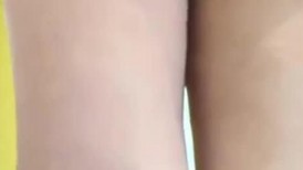 跟随偷窥跟小男友逛街的漂亮小姐姐 这大翘臀小内内太诱惑了 朋友在不敢靠太近