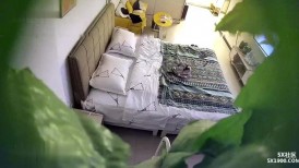 5-13新流出酒店绿叶房高清偷拍 偷情男女美少妇被情夫舔逼舔上瘾
