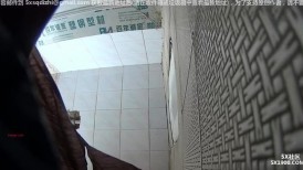 屌丝男单位女厕垃圾筐偷装设备偷拍 几个女同事尿尿高跟美女一边尿一边和闺蜜聊天