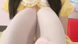 萝莉裙双马尾，卡哇伊美少女，卡通内裤白丝袜，一脸清纯呆萌，无毛嫩穴，玻璃棒抽插2K高清