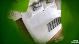 5-21新流出酒店偷拍 绿叶高清房可爱小胖妹被小伙骗开房刚进入房间就被推倒强行插入用力猛草床都摇晃了