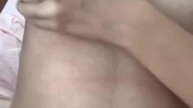 冒充艺校导师让眼镜小妹轻轻的掰开鲍鱼看看是否处女