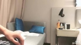 漂亮美女 身材苗条鲍鱼粉嫩 小穴舔了又舔 被小哥哥多姿势猛怼 操的非常舒坦