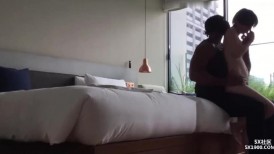 媚黑婊钦慕黑屌大神，爆操娇小亚裔多姿势猛烈抽插强制口爆